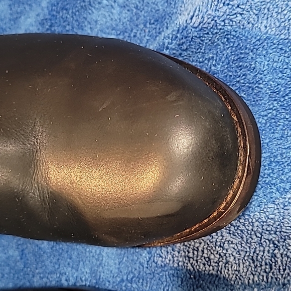 OluKai Ho'Ohilu Woman's Boot. SIZE 10. 3 Inch heels. Box included - Picture 3 of 9